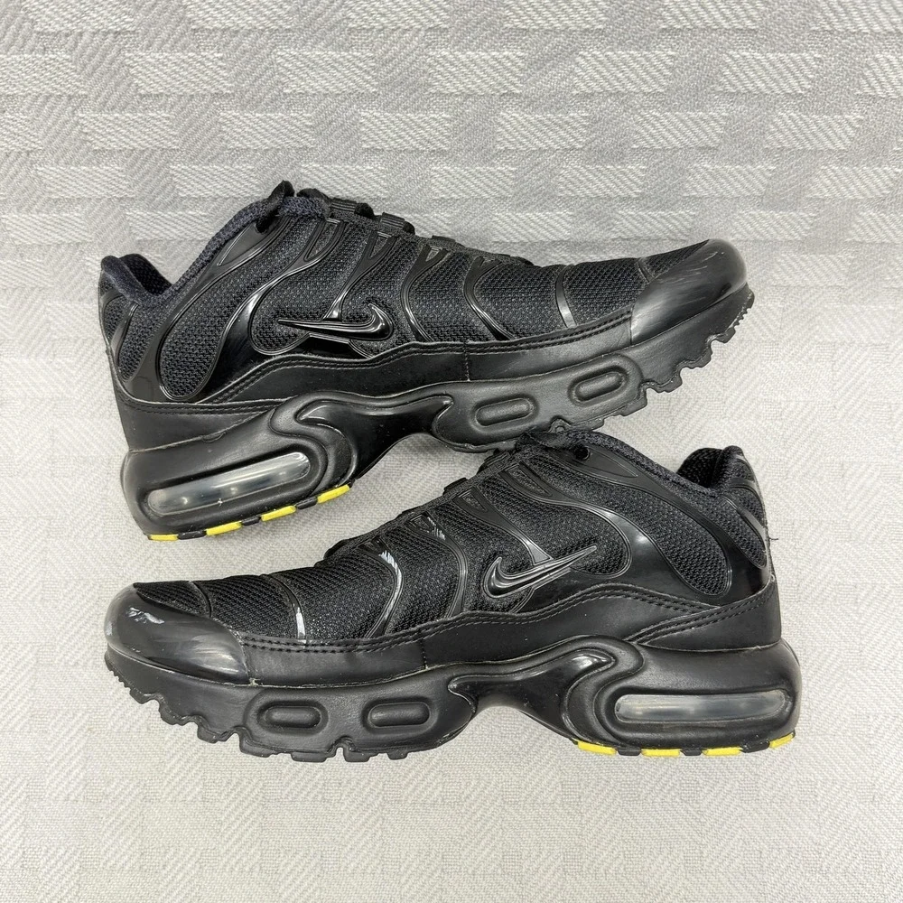 Nike Air Max Plus Shoes Unisex Kids Size 2.5 Black Low Top Sneakers CD0610-001